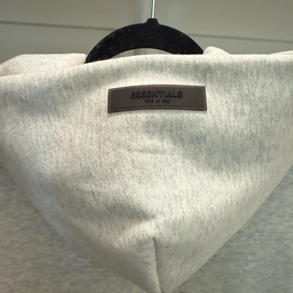 Fear of God Essentials Hoodie Light Oatmeal /LightGray NWT 100% Authentic Unisex - Picture 5 of 8